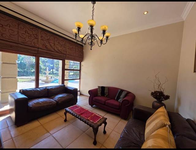 4 BEDROOM HOUSE FOR SALE IN VAN RIEBEECK PARK